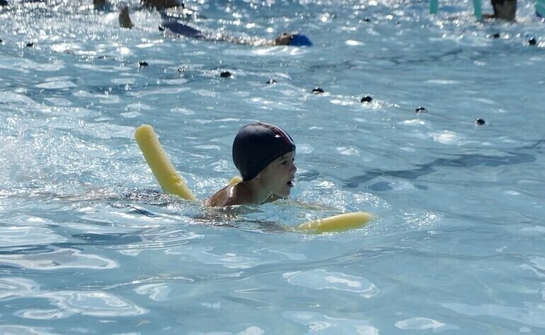 Obowiązkowa nauka pływania czy to dobry pomysł