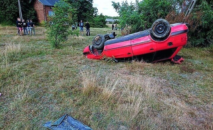 17-latek ranny po dachowaniu. Interweniował zespół LPR