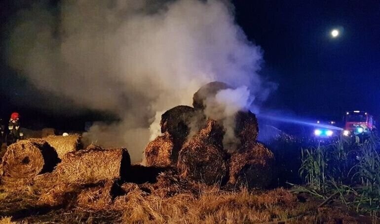 Pożar w gminie Moszczenica. Płonęły baloty słomy