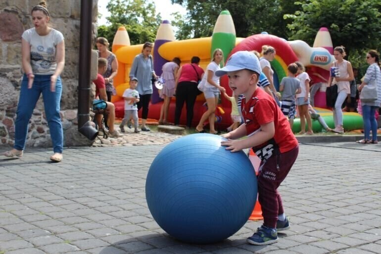 Wakacyjny festyn plenerowy tym razem na dziedzińcu muzeum