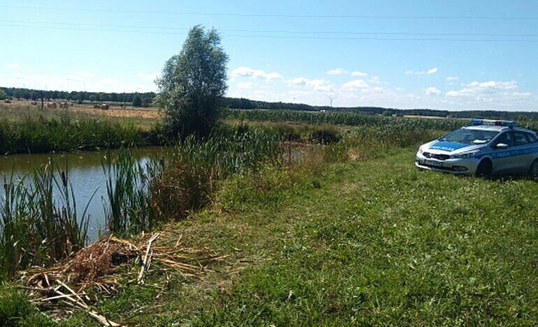 Mężczyzna utonął w stawie