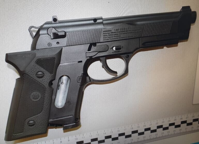 Nie wpuścili go do pubu więc zaczął strzelać