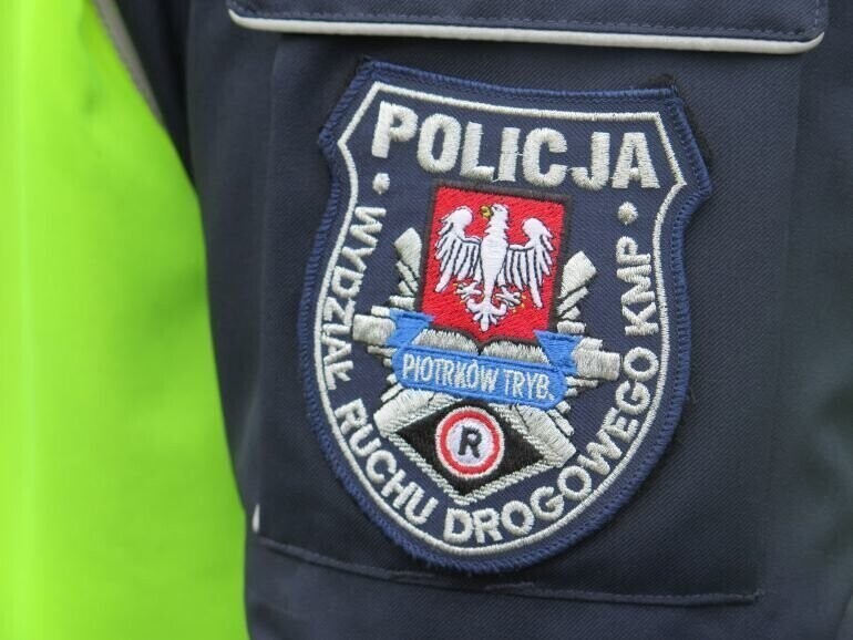 Ciężarówka zjechała do rowu. Utrudnienia na A1 pod Piotrkowem