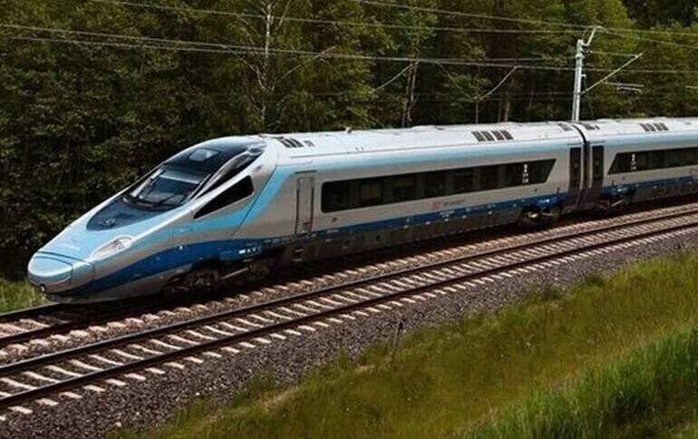 Pod Opocznem ewakuowano z pociągu 380 osób. Ruch na Centralnej Magistrali Kolejowej już wznowiony