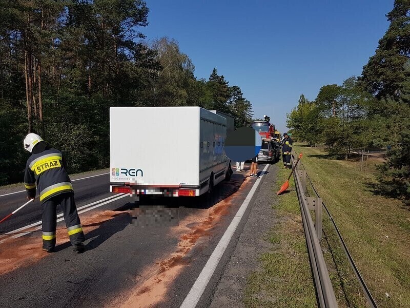 Trzy auta zderzyły się na DK12