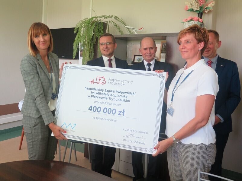 Szpital Wojewódzki w Piotrkowie będzie miał trzy nowe karetki