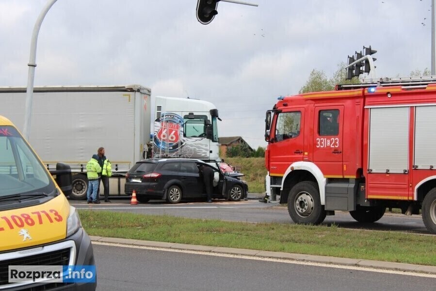 Dwa wypadki na dk1. Droga była zablokowana