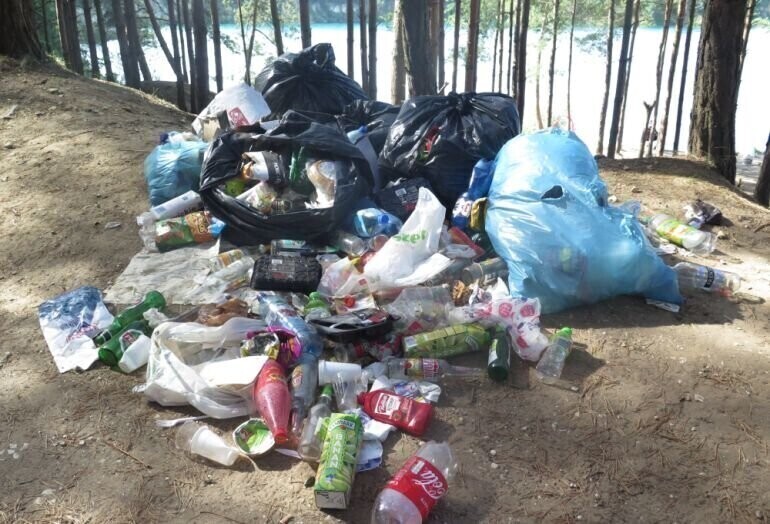 Sterty śmieci Tak wygląda region po sezonie