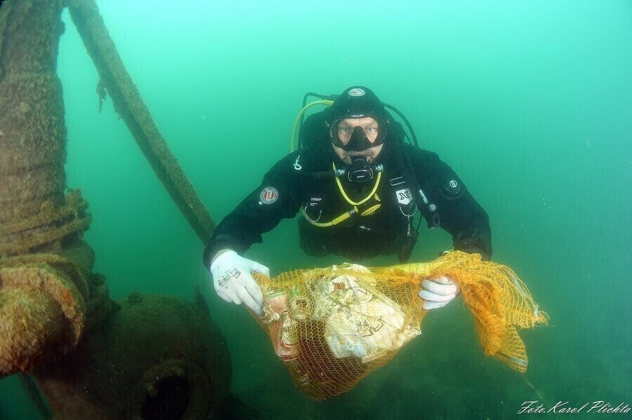 Posprzątali Wapienniki nad i pod wodą