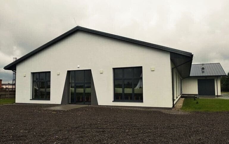 Dwa domy ludowe w gminie Wola Krzysztoporska zamknięte przez błąd wykonawcy