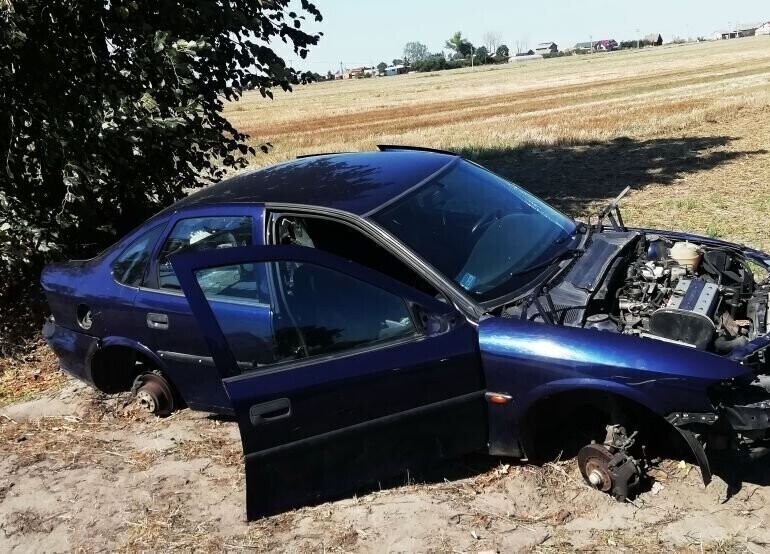 Wrak nie zostanie usunięty bo... nie powoduje utrudnień