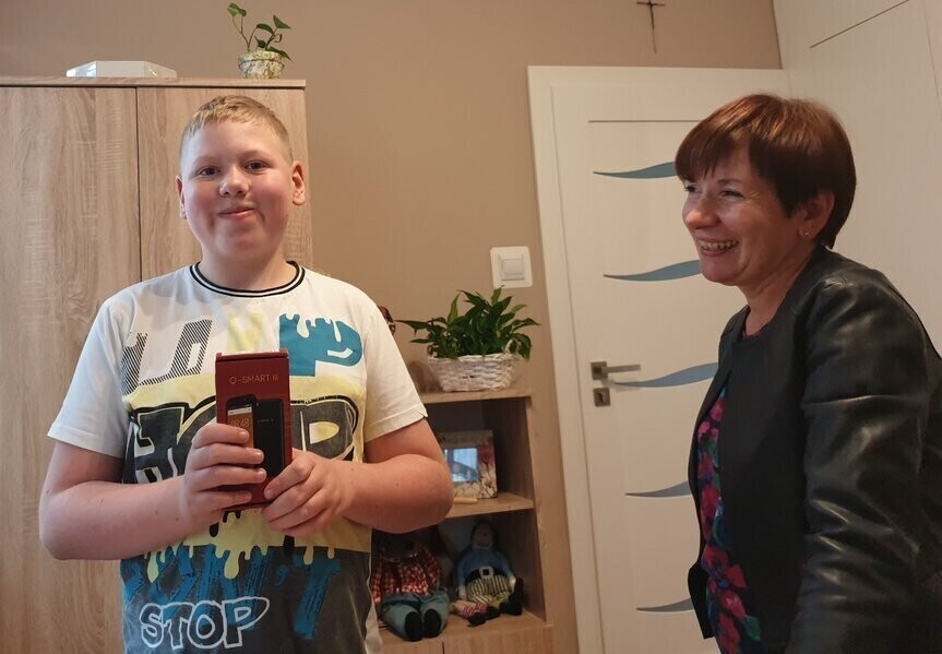 Wygrał telefon i przekazał go do Domu Dziecka