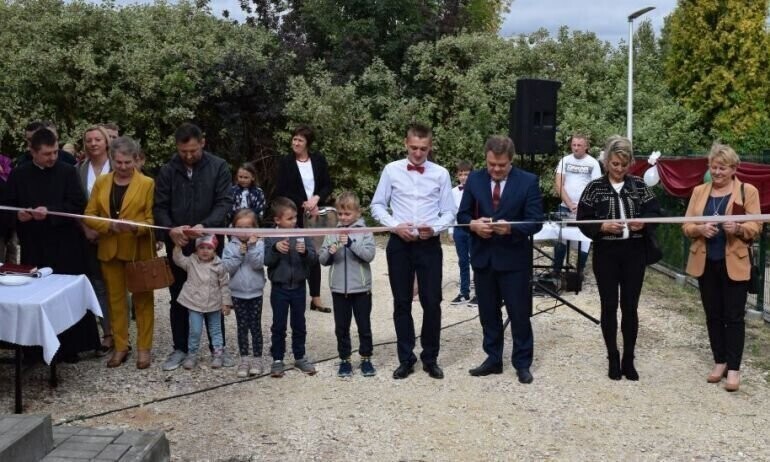 Laski i Ludwików wspólnie świętowały otwarcie placu zabaw