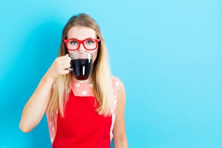 Szklanki do kawy i herbaty znów wróciły do mody