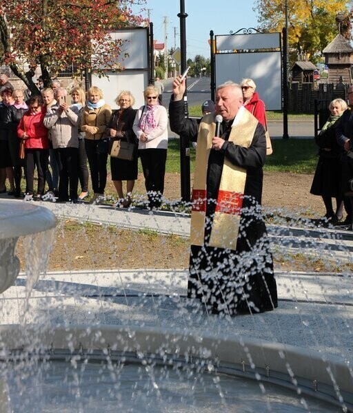 W Rozprzy poświęcono fontannę