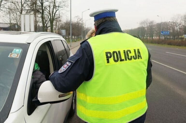 W czasie kontroli rączki na kierownicy Nowe przepisy o ruchu drogowym