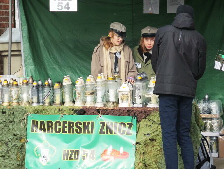 Znicze Kupujcie od harcerzy