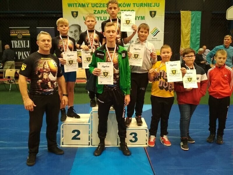 Kolejne sukcesy młodych zapaśników AKS-u