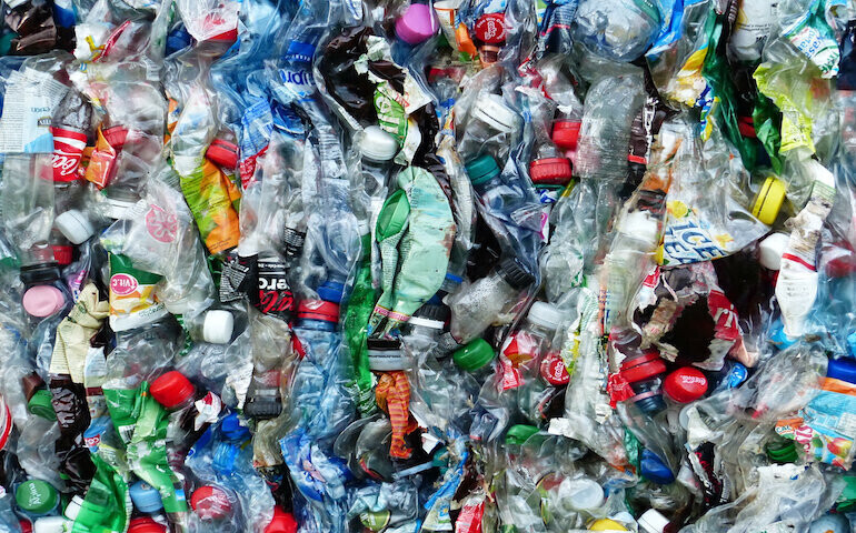Raport plastik większym problemem niż zmiany klimatu