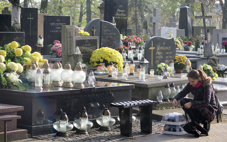 Zaduszki - dzień modlitwy za zmarłych