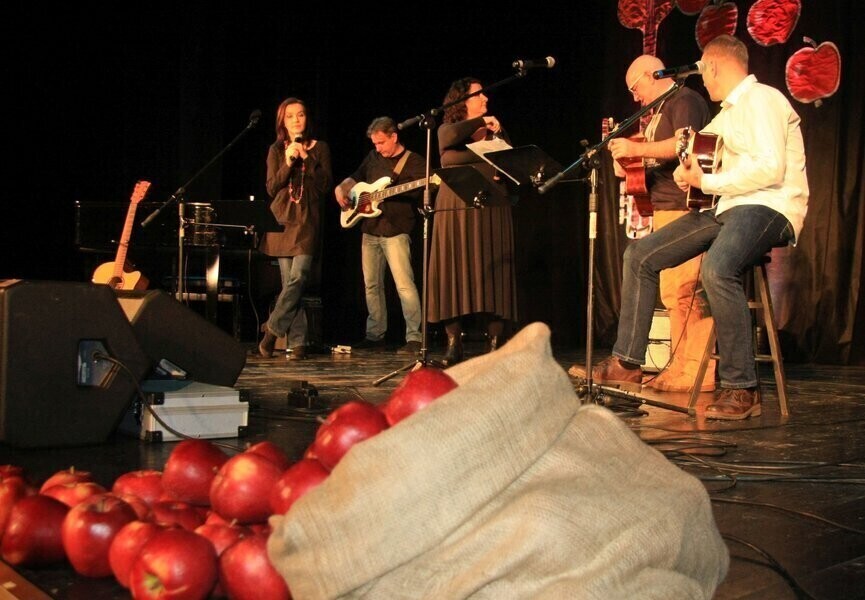 Jabłko wciąż smakuje czyli wyjątkowy koncert w Piotrkowie VIDEO