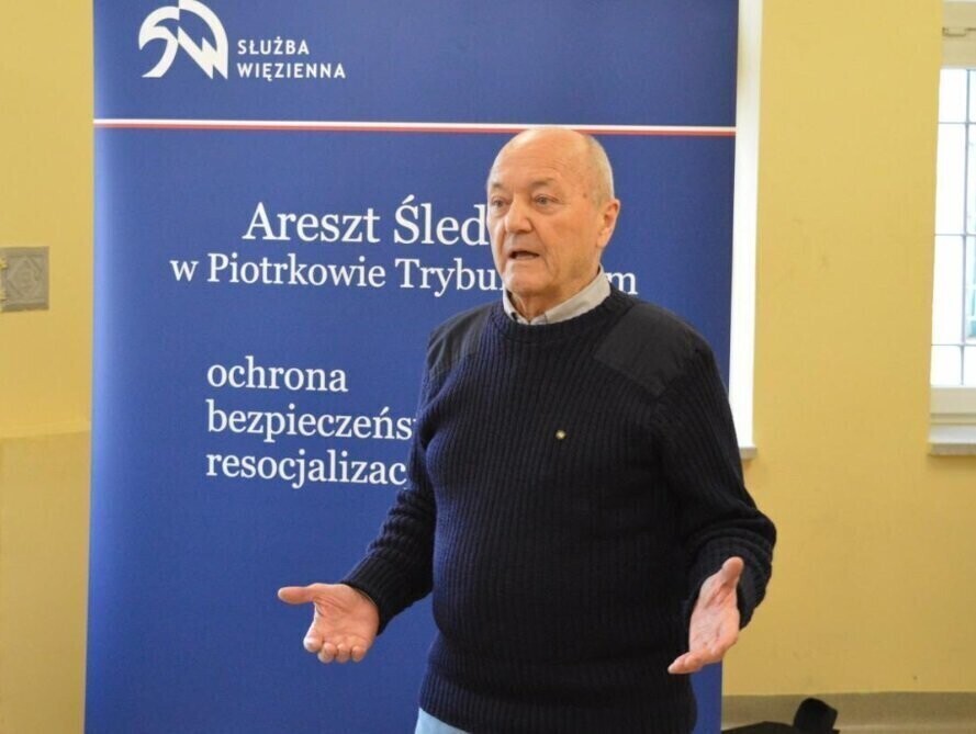 Znany podróżnik spotkał się z więźniami piotrkowskiego aresztu