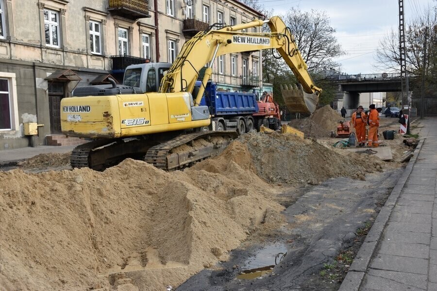 Postępują prace na ul. Wojska Polskiego w Piotrkowie