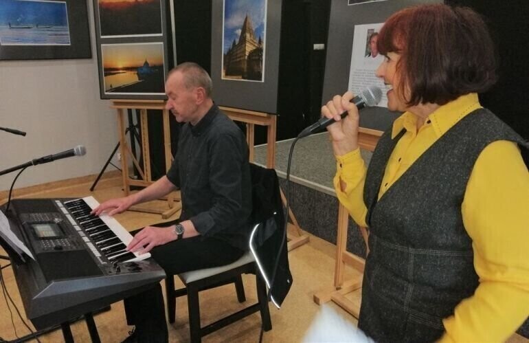 Warsztaty wokalne zespołu Senior Ewki dla seniorów w Ośrodku Edukacji Artystycznej MOK