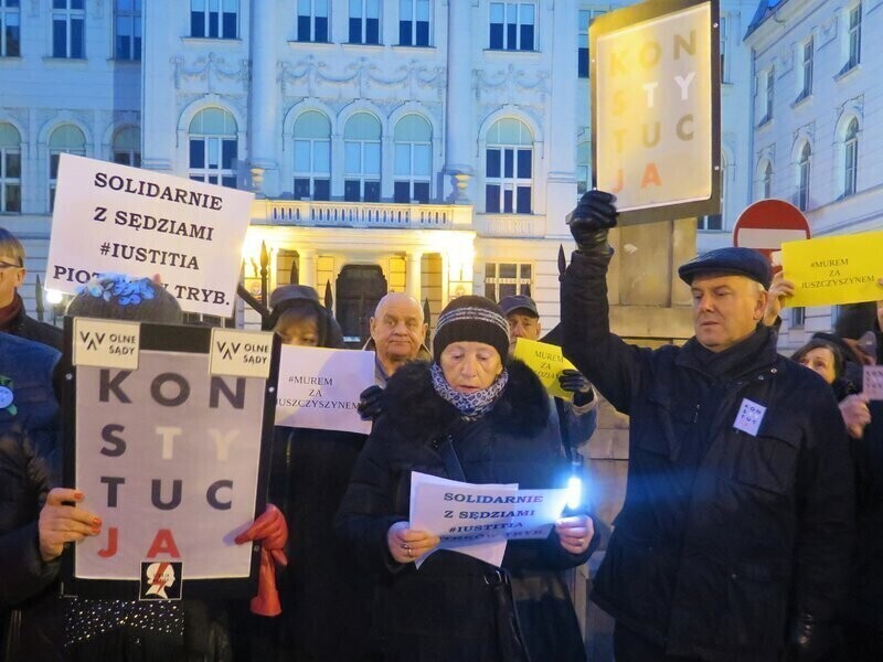 Piotrków też wsparł sędziów