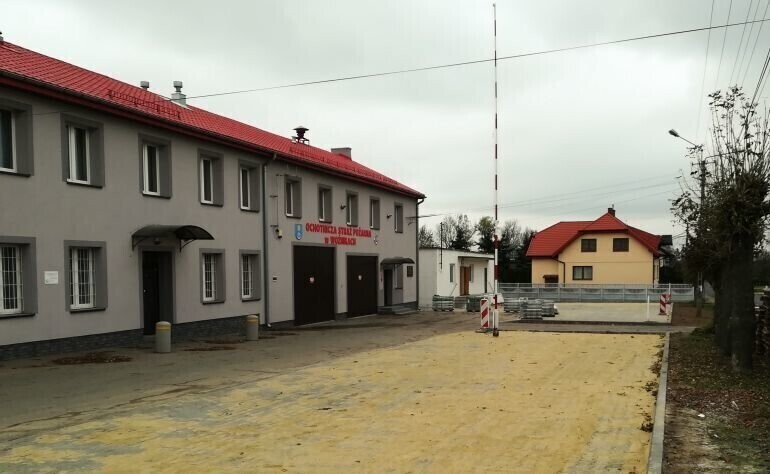 Teren przy Domu Ludowym w Woźnikach utwardzony