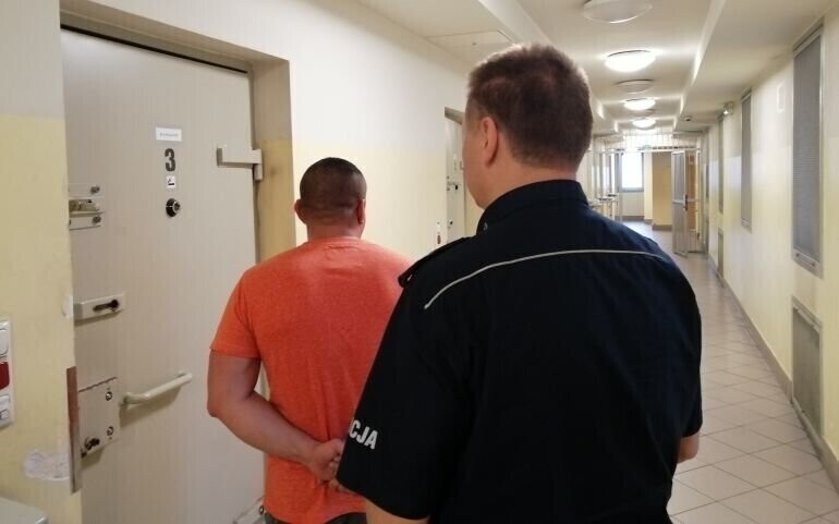 Ze szlifierką na bankomat