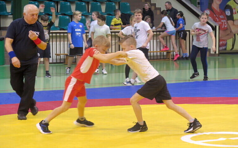 Zachęcali do uprawiania zapasów