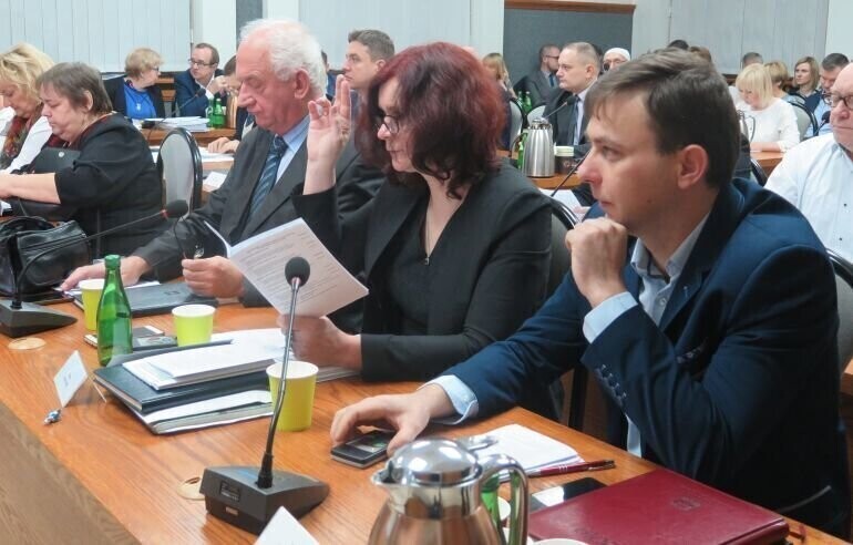 Stawki za śmieci w górę. Piotrków ma budżet na 2020 rok. Co jeszcze na sesji Rady Miasta