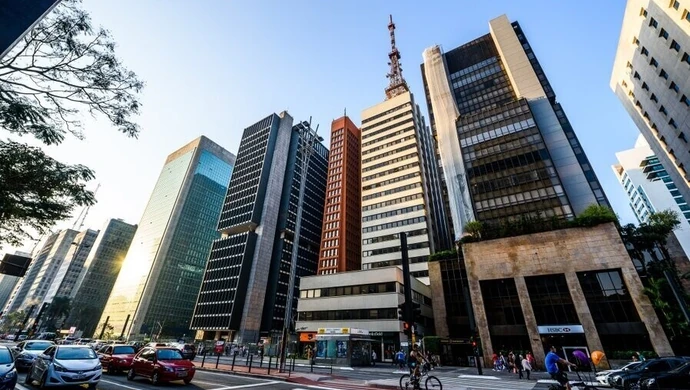 Jaka forma nauki języków obcych jest najbardziej korzystna?