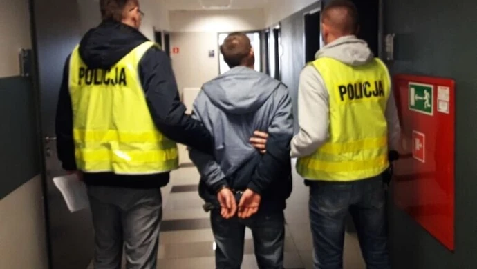 Amfetamina, konopie i krajanka tytoniowa w mieszkaniu 21-latka 