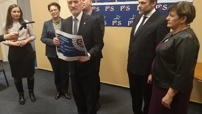 Znamy terminy wejścia w życie projektów "Piątki Kaczyńskiego" 