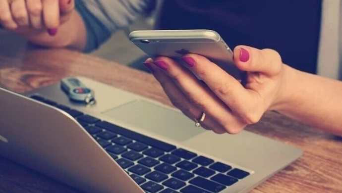 Pracownicy Urzędu Skarbowego wychodzą do piotrkowian