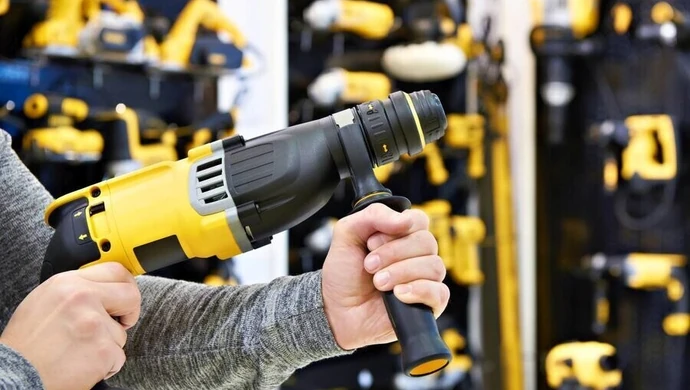 Co warto wiedzieć przed zakupem elektronarzędzi w sklepie internetowym?