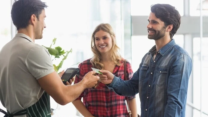 Cashback coraz popularniejszy. Czy zastąpi bankomaty?