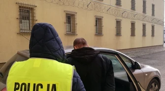 27-latek pobił kolegę w jego mieszkaniu, okradł go i uciekł