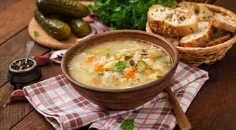 Zupa ogórkowa &#8211; przepis na wyśmienite pierwsze danie