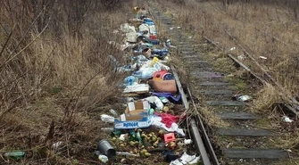 Śmieciowa bomba wybuchła przy torach PKP w Piotrkowie 