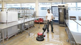 Maszyna do mycia podłóg na długie lata użytkowania. Sprawdź optymalne rozwiązania!