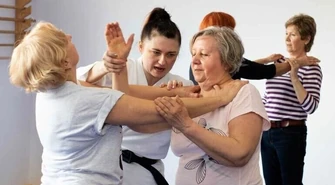 Warsztaty samoobrony dla seniorów w piotrkowskim OEA