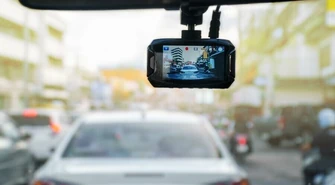 Chcesz kupić wideorejestrator samochodowy? Dowiedz się na jakie parametry zwrócić uwagę