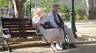 "Trzynastki" trafiły do pierwszych emerytów