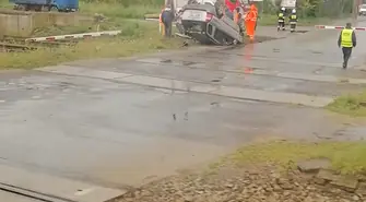 Wypadek w Babach. Dwie osoby w szpitalu, auto na dachu (VIDEO)
