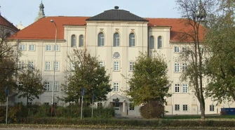 Uczniowie „Chrobrego” zachęcają do głosowania. W spocie ... z politykami