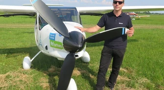 Elektryczny samolot wylądował na piotrkowskim lotnisku