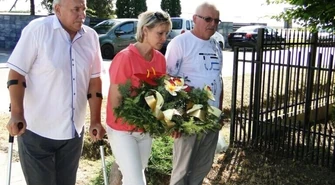 Piknik w Majkowie Dużym rozpoczęli od oddania hołdu bohaterom